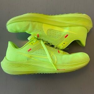 Nike Pegasus 40 Women’s Road Running size 7 Volt Neon